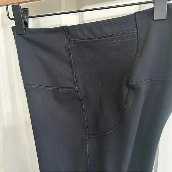 EUC barely worn All in Motion black legging. Great pockets. Comfy fabric. 14/16 - Picture 3 of 7